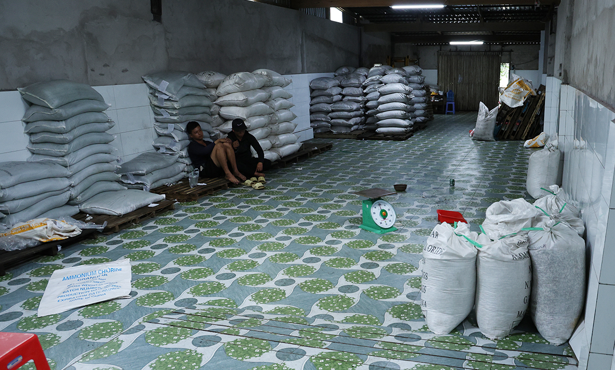 An Giang: Bắt quả tang cửa h&agrave;ng trộn gần 30 tấn ph&acirc;n b&oacute;n chưa được ph&eacute;p lưu h&agrave;nh- Ảnh 3.
