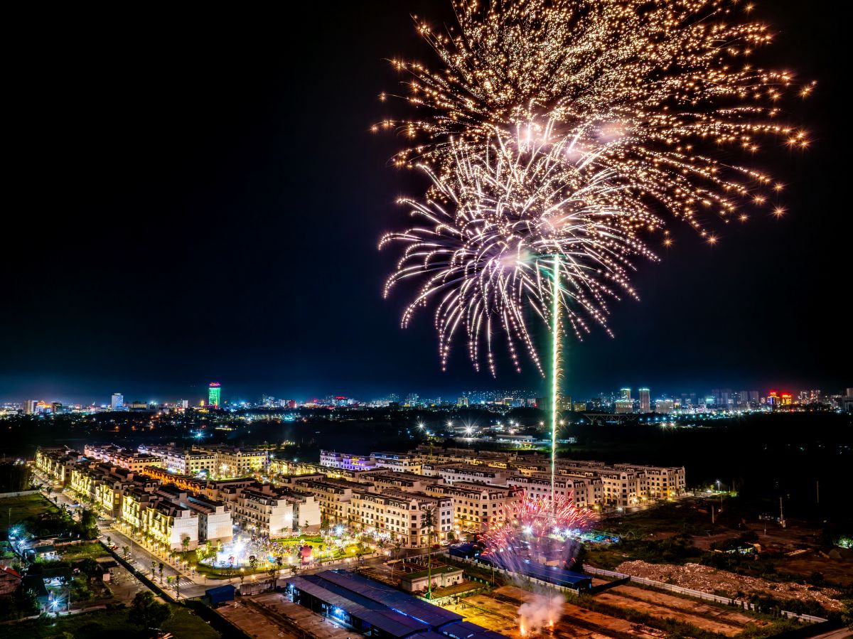 Khách mua The Sentosa ấn tượng với tiến độ thi công thần tốc- Ảnh 1.