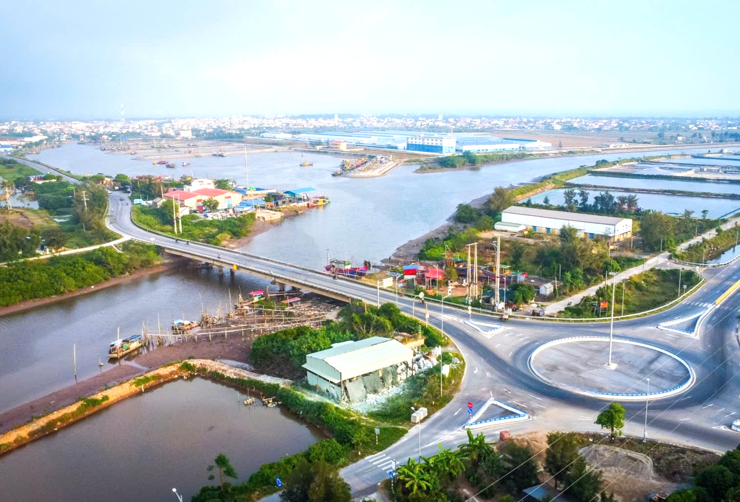 Đường ven biển hơn 3.300 tỷ đồng mở kh&ocirc;ng gian ph&aacute;t triển mới cho Ninh B&igrave;nh- Ảnh 1.