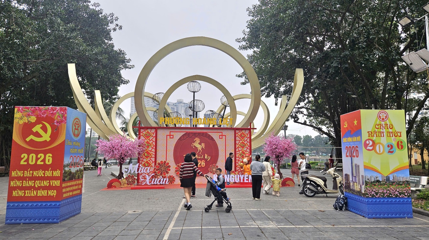 C&ocirc;ng vi&ecirc;n Bắc Linh Đ&agrave;m &ldquo;thay &aacute;o mới&rdquo;, trở th&agrave;nh điểm hẹn xanh của cư d&acirc;n- Ảnh 1.