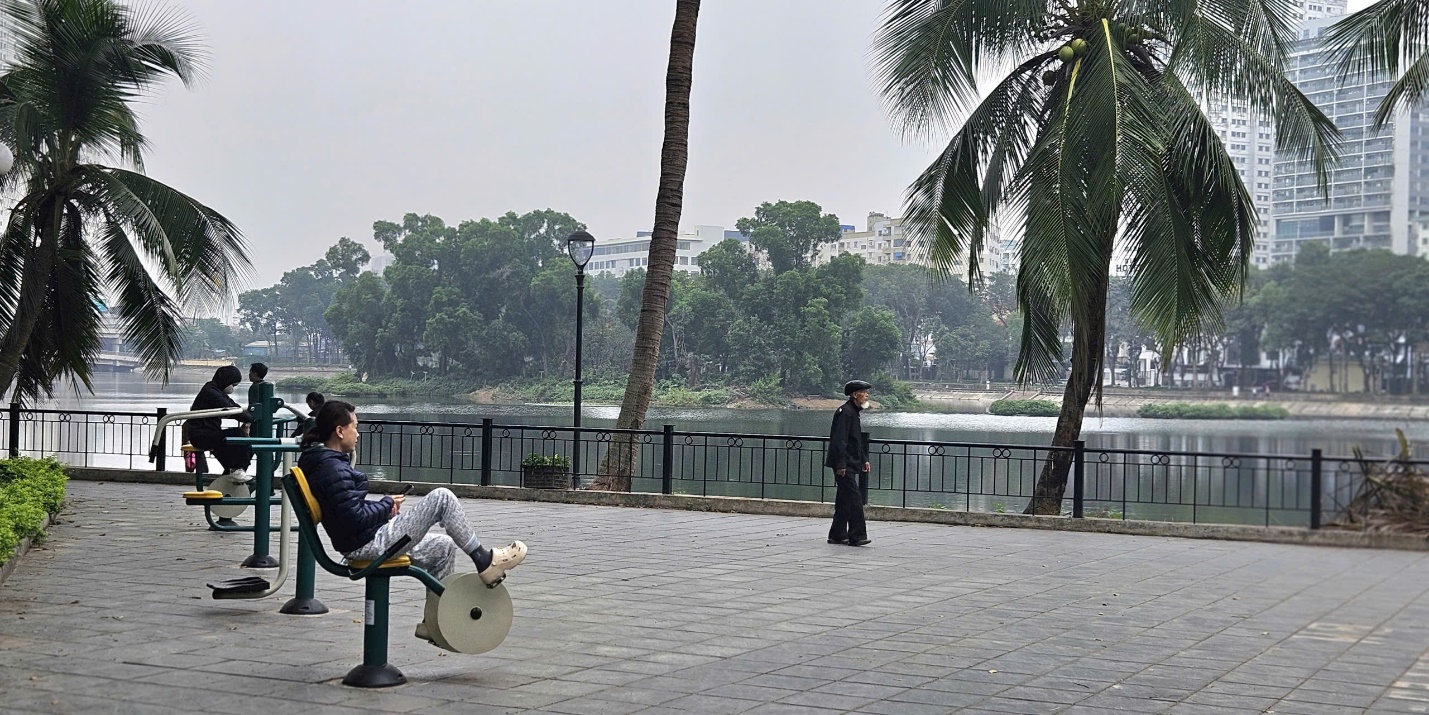 A person sitting on a bench  AI-generated content may be incorrect.