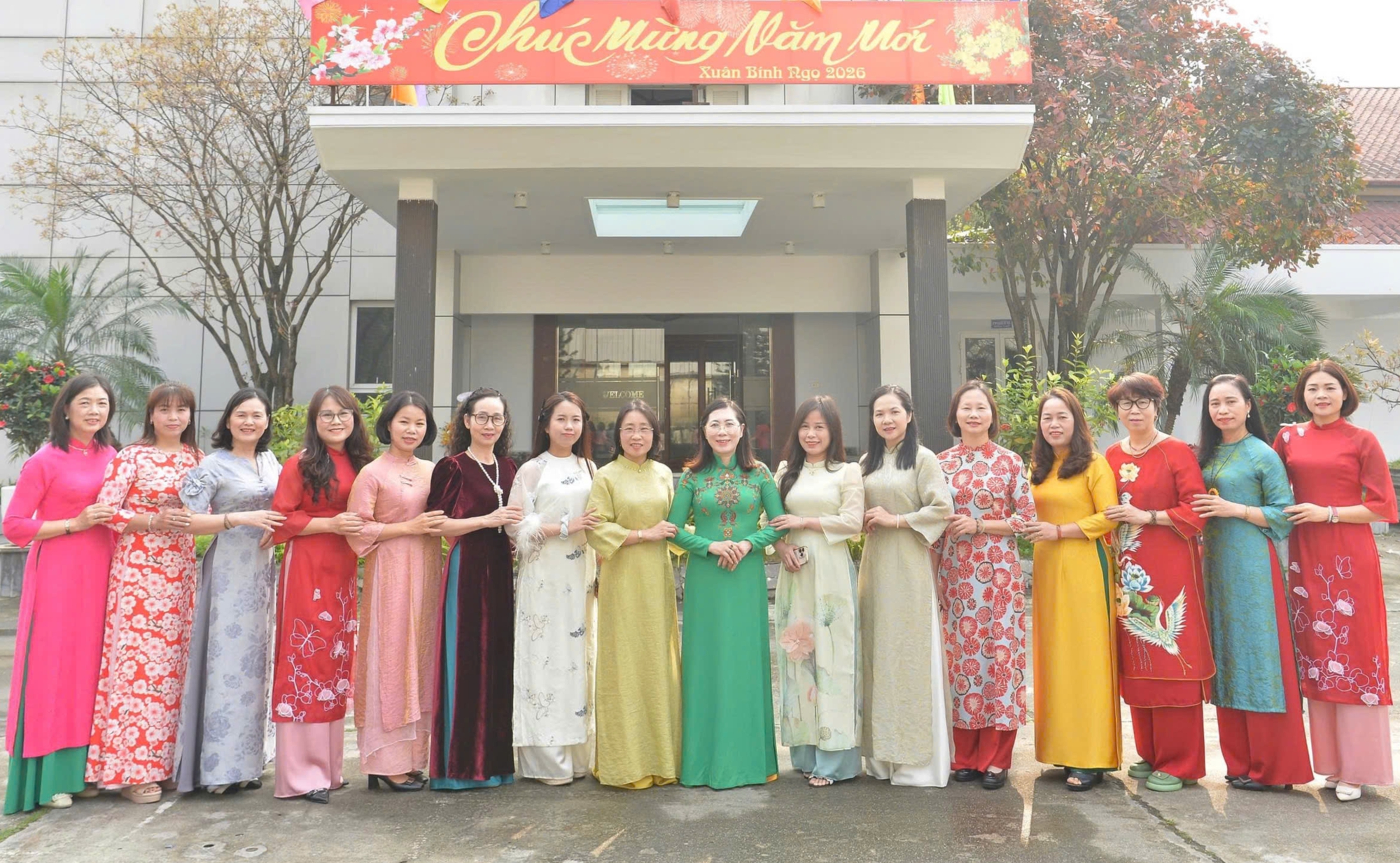 Nữ lao động ng&agrave;nh X&acirc;y dựng: &ldquo;Giỏi việc nước, đảm việc nh&agrave;"- Ảnh 2.