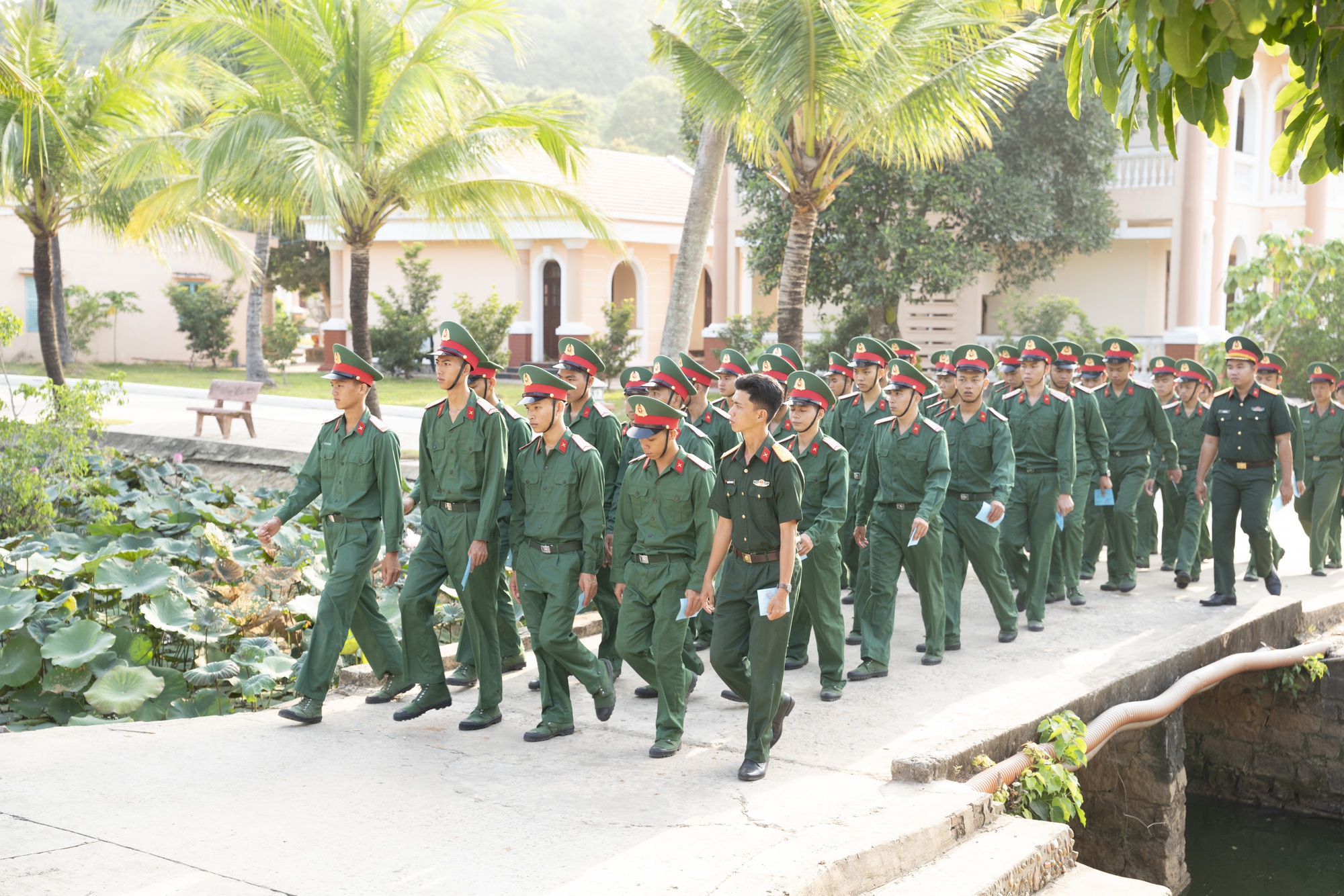 An Giang: Gần 2.200 cử tri tr&ecirc;n đảo tiền ti&ecirc;u c&aacute;ch đất liền 200km đi bầu cử sớm- Ảnh 4.
