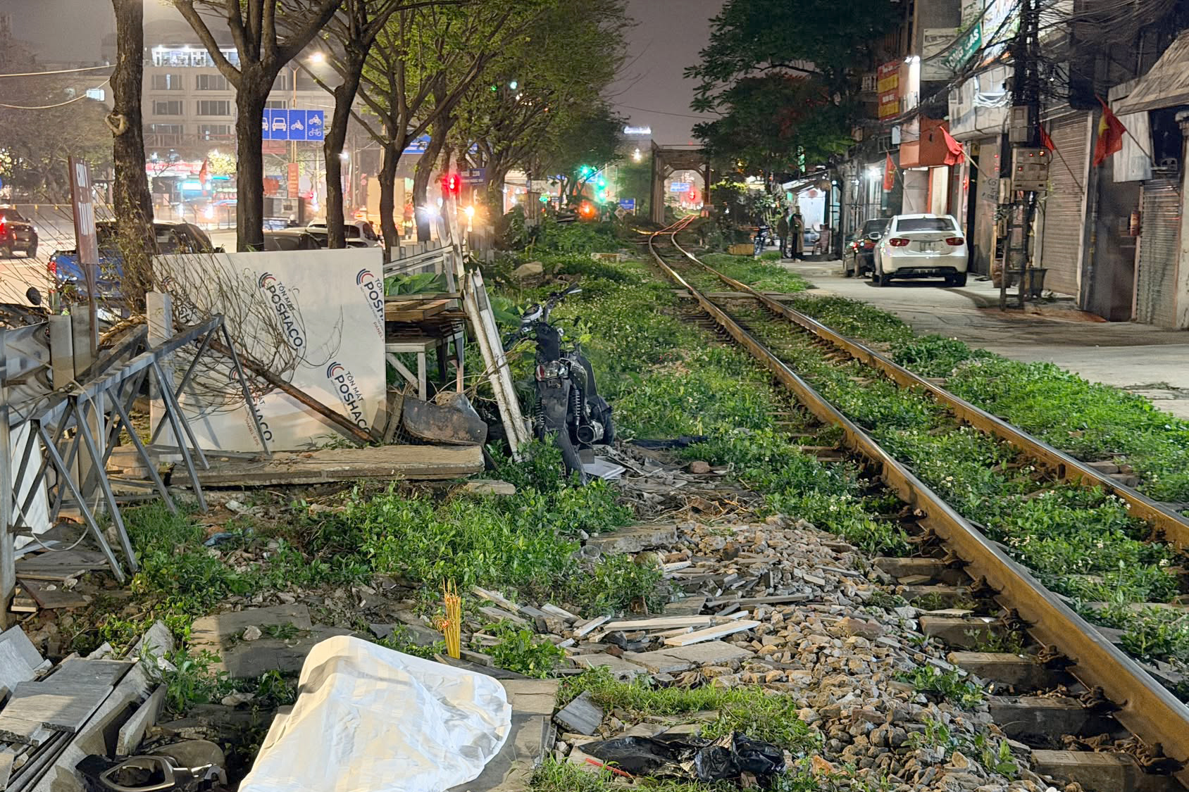 Hà Nội: Xe máy va chạm tàu hỏa ở Ngọc Hồi, một người tử vong- Ảnh 1. Hà Nội: Xe máy va chạm tàu hỏa ở Ngọc Hồi, một người tử vong- Ảnh 1.