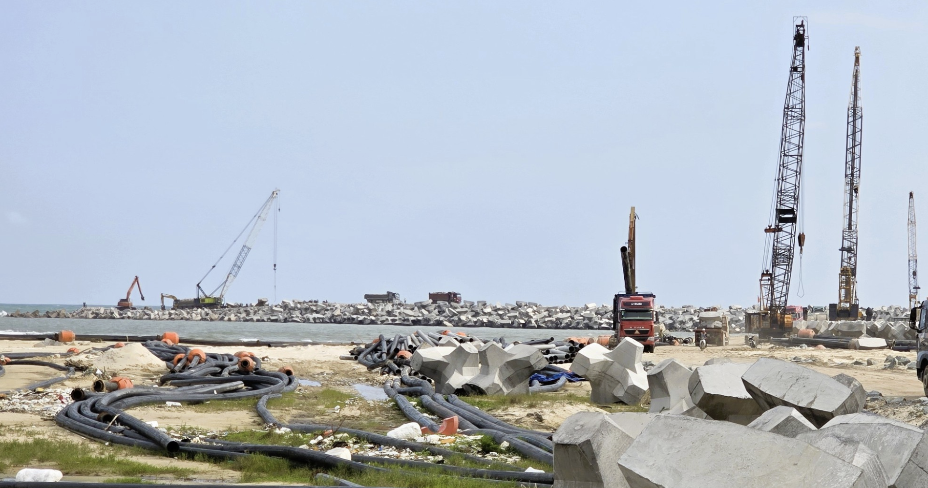 Cảng Mỹ Thủy 14.000 tỷ đồng chuẩn bị khai thác bến đầu tiên vào tháng 4/2026- Ảnh 1. Cảng Mỹ Thủy 14.000 tỷ đồng chuẩn bị khai thác bến đầu tiên vào tháng 4/2026- Ảnh 1.