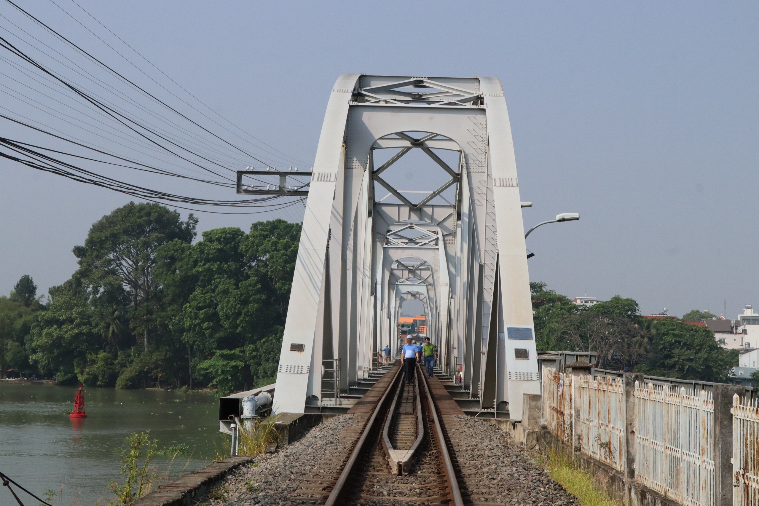 Đẩy nhanh kiểm định v&agrave; gia cố cầu Ghềnh, t&igrave;m phương &aacute;n sớm cho t&agrave;u chạy tạm 15km/h- Ảnh 1.