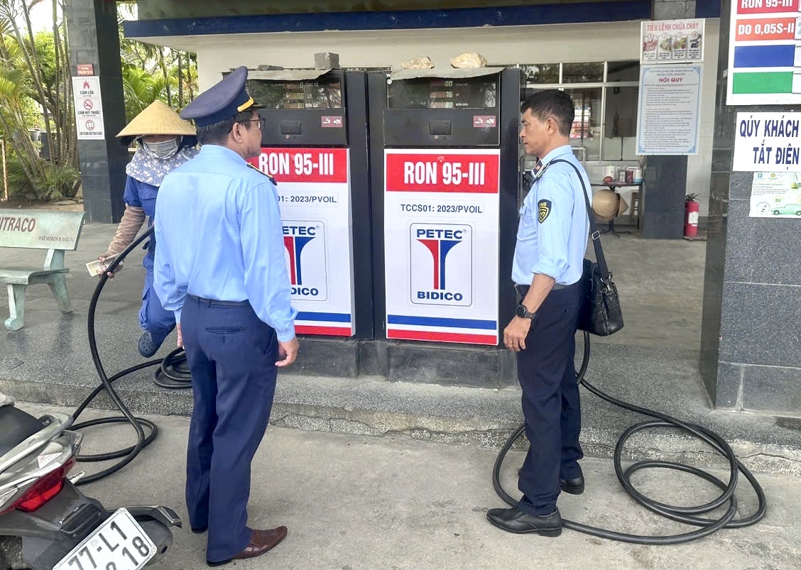 Gia Lai siết kiểm tra xăng dầu, ngăn đầu cơ trước biến động giá- Ảnh 2. Gia Lai siết kiểm tra xăng dầu, ngăn đầu cơ trước biến động giá- Ảnh 2.