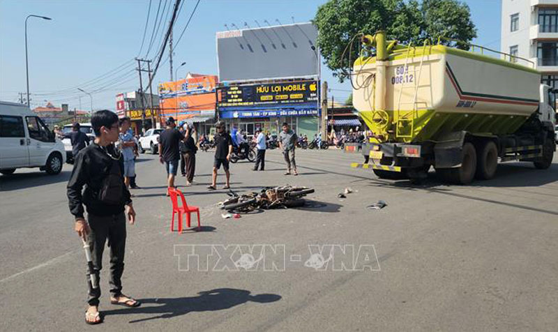 Hiện trường vụ tai nạn - Ảnh: TTXVN. Hiện trường vụ tai nạn - Ảnh: TTXVN.