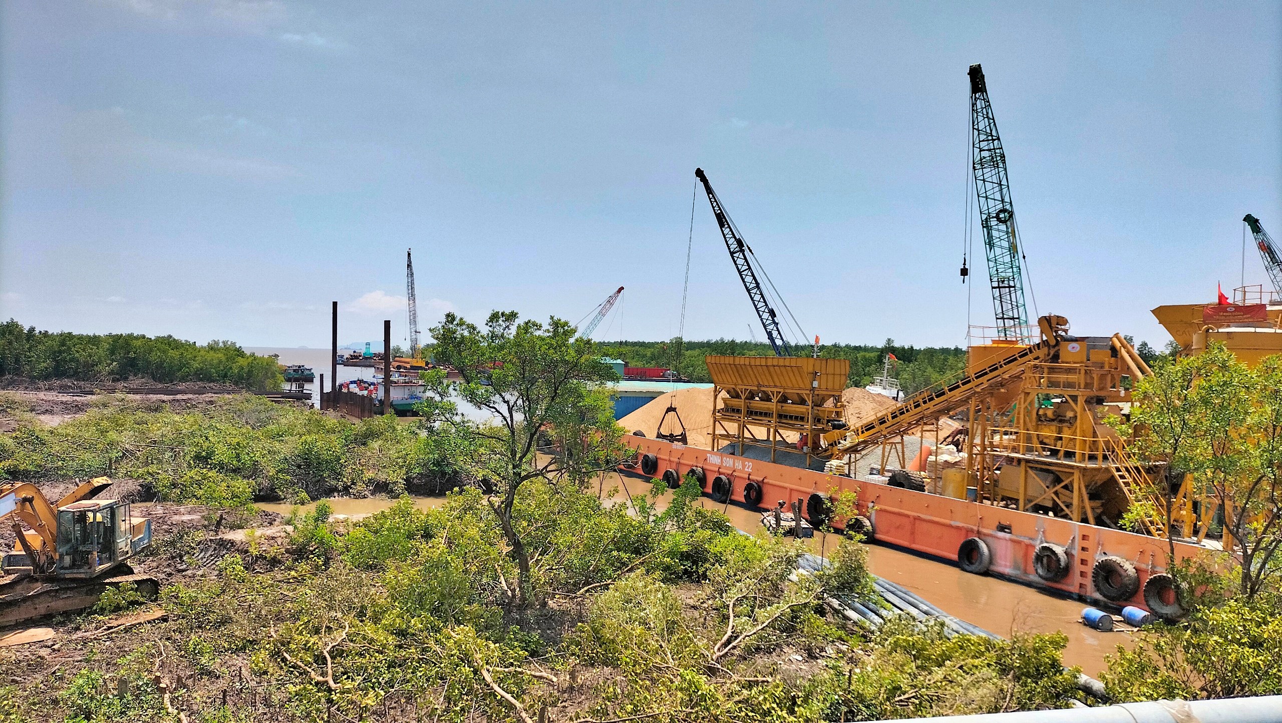 Gỡ kh&oacute; nguồn vật liệu cho c&aacute;c dự &aacute;n trọng điểm tại C&agrave; Mau- Ảnh 2.