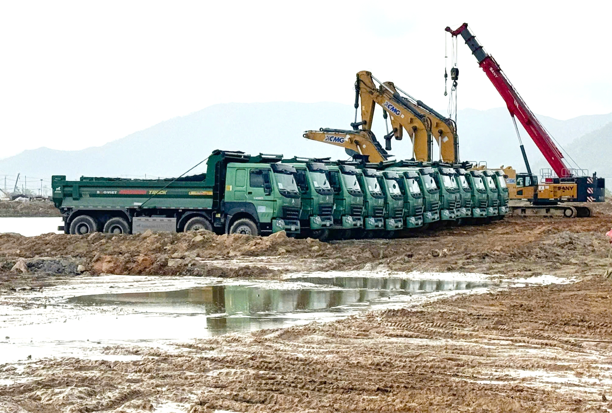 Doanh nghiệp gồng m&igrave;nh xoay trở khi gi&aacute; xăng dầu li&ecirc;n tục tăng- Ảnh 1.