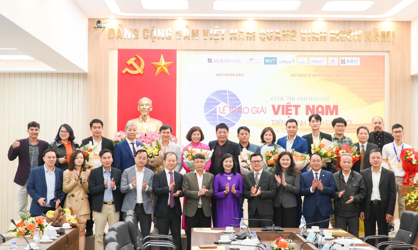 Gần 4.000 t&aacute;c phẩm dự thi ảnh b&aacute;o ch&iacute; "Việt Nam tr&ecirc;n h&agrave;nh tr&igrave;nh đổi mới"- Ảnh 4.