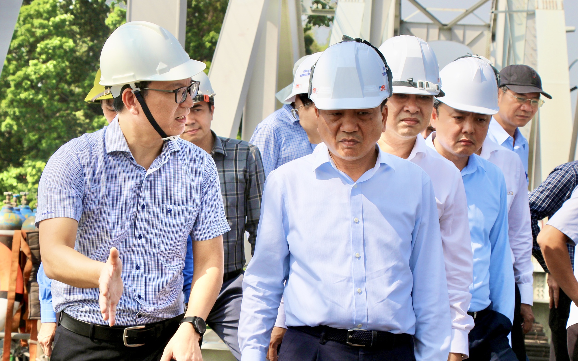 Thứ trưởng Nguyễn Danh Huy: Khẩn trương khắc phục sự cố, xử l&yacute; tr&aacute;ch nhiệm vụ cầu Ghềnh