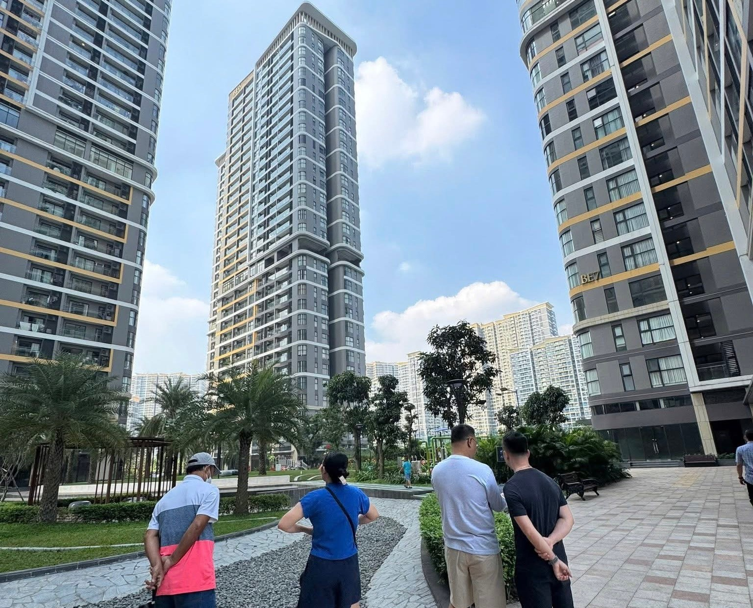 Bộ Xây dựng ban hành kế hoạch xây dựng Luật Kinh doanh bất động sản sửa đổi- Ảnh 2.