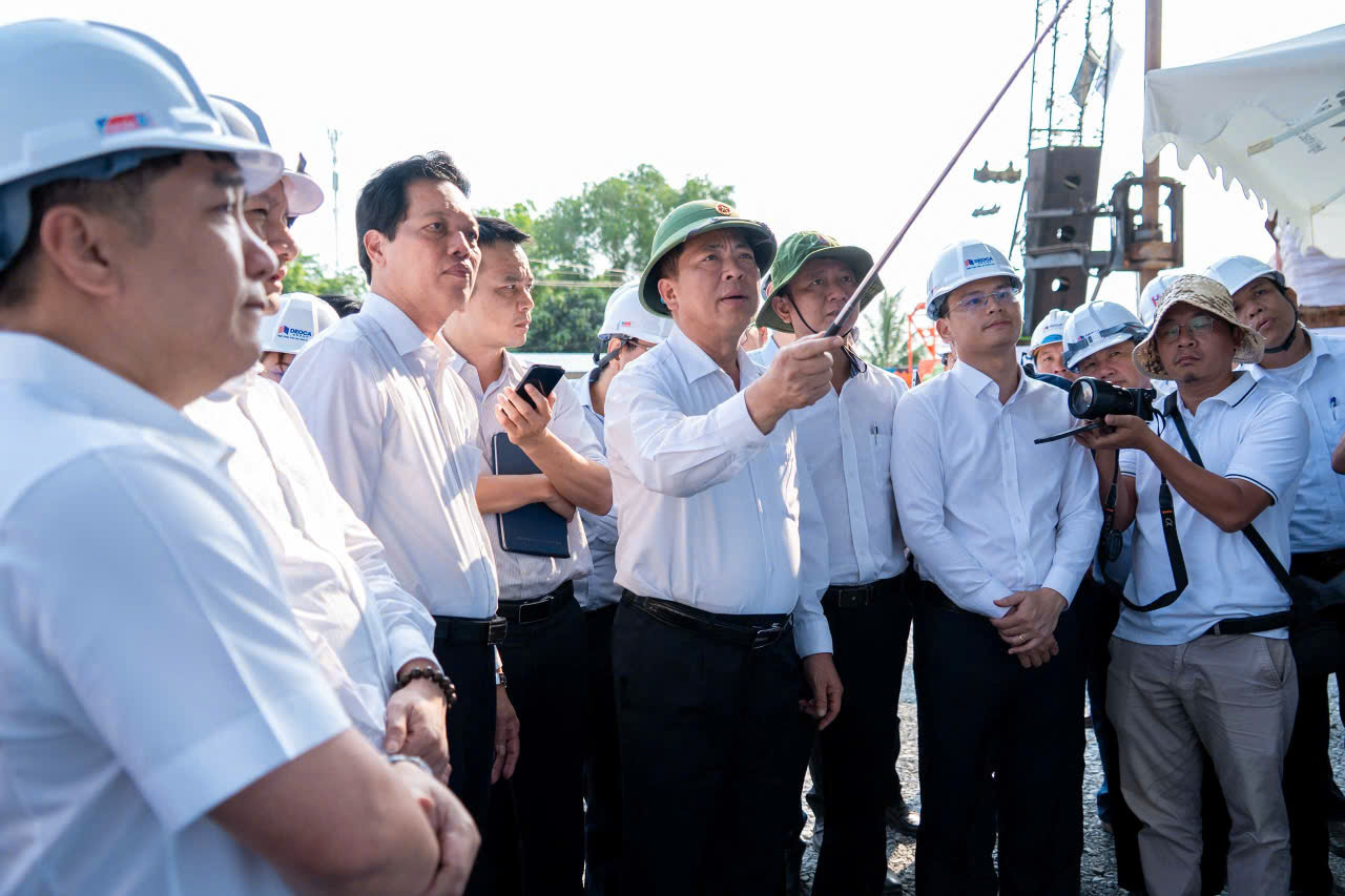 Bộ trưởng Trần Hồng Minh kiểm tra dự &aacute;n mở rộng cao tốc TP.HCM - Trung Lương - Mỹ Thuận- Ảnh 3.