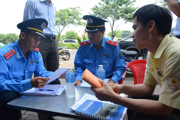 Đoàn kiểm tra làm việc với đại diện nhà xe Thành B