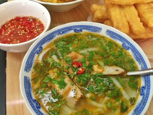 banh canh Đà Nẵng nấu hơi ngọt so với bánh canh cá