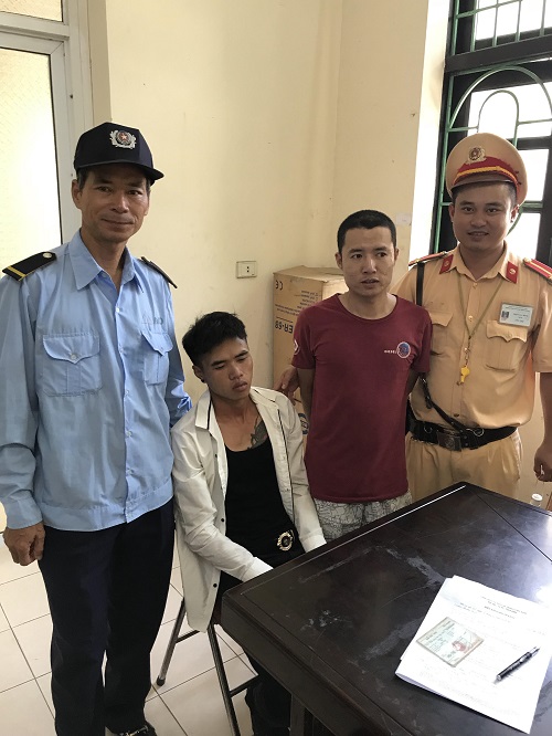 Trung úy Phạm Văn Bình cùng đồng đội giải cứu thàn