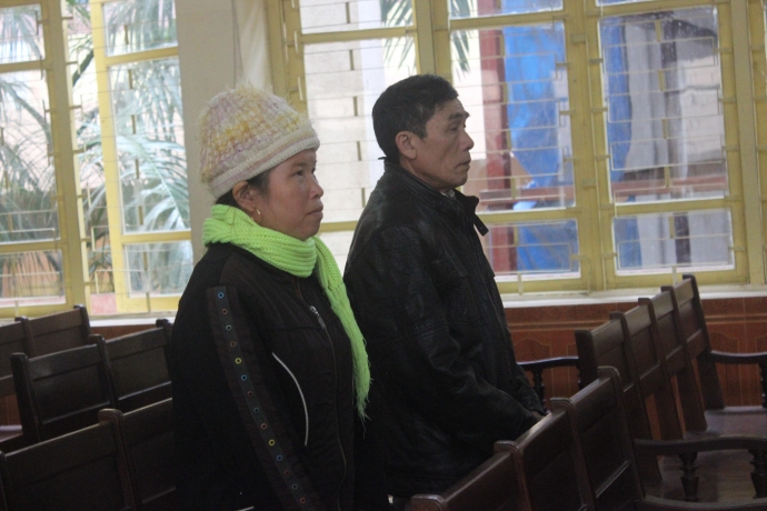 Bố, mẹ ruột của Lý Nguyễn Chung đến dự phiên tòa