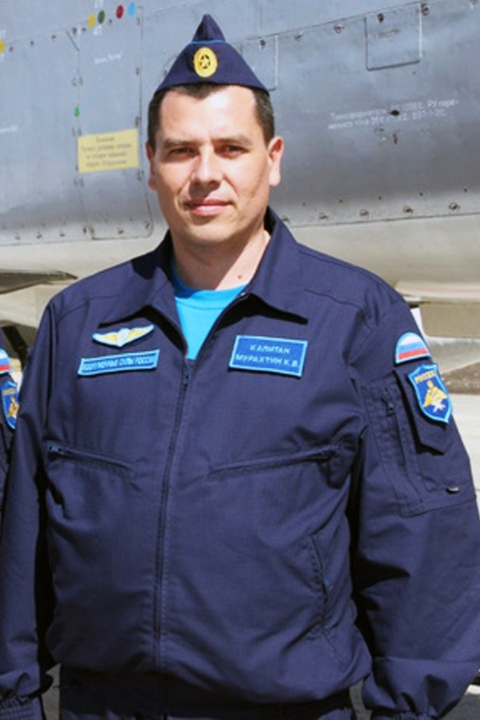1 Đại úy Konstantin Murakhtin -một trong hai phi c