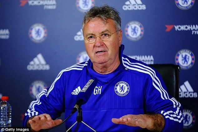 hlv-guus-hiddink-yeu-cau-sao-chelsea-tu-soi-guong-