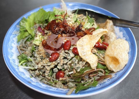 cơm hến là món ăn mang đủ phong vị ẩm thực Huế