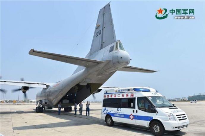 Máy bay vận tải quân sự  Trung Quốc đáp xuống Đá C