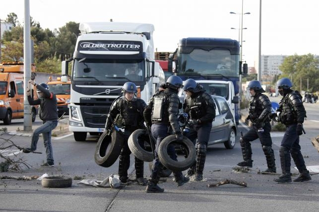 Cảnh sát Pháp trấn áp người biểu tình
