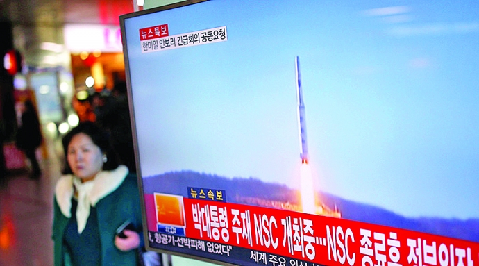 1 Hôm qua Triều Tiên lại tiếp tục phóng thử tên lử