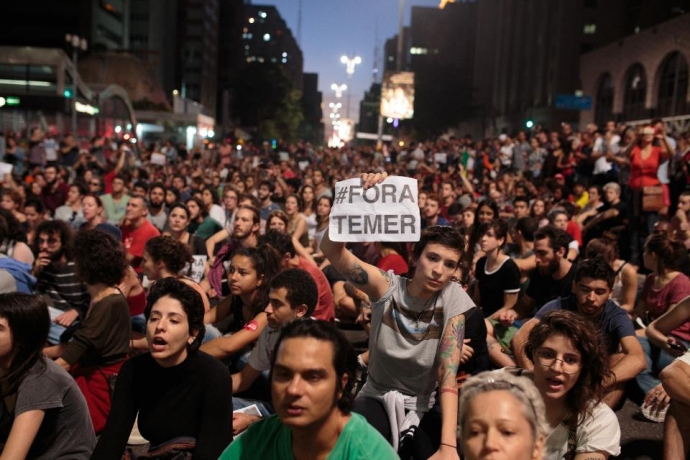 2 Người biểu tình ủng hộ tổng thống Dilma Rousseff