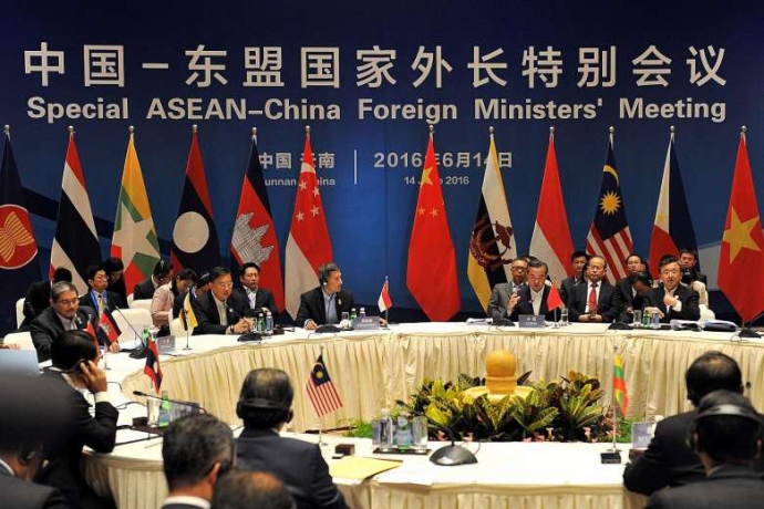 Ngoại trưởng các nước ASEAN và Ngoại trưởng Trung 