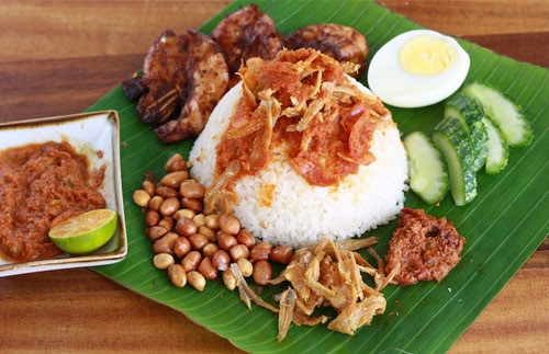 Nasi Lemak là món ăn truyền thống trong mỗi bữa cơ