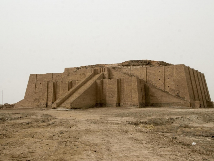 Công trình Ziggurat of Ur  nằm ở phía nam Iraq ngà