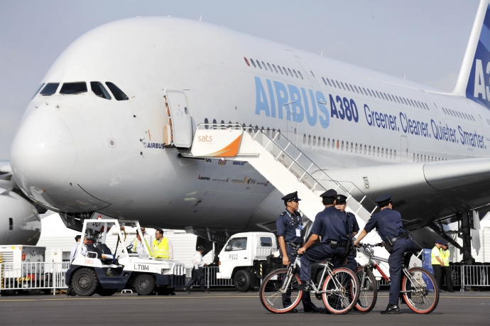 Airbus A380 là máy bay chở khách lớn nhất thế giới