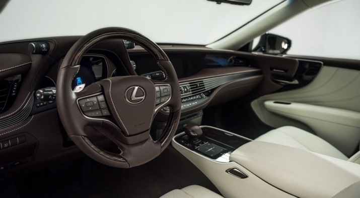 17-01-08-lexus-ls-interior-cabin