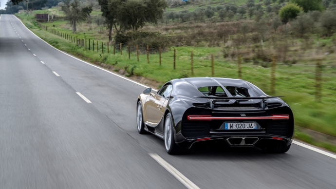 Bugati Chiron 7