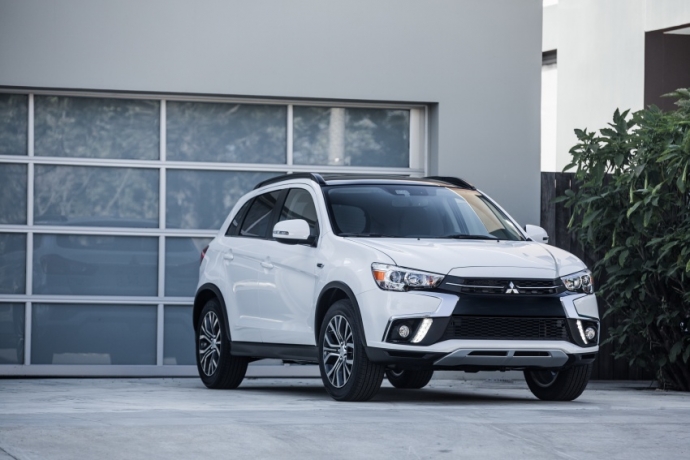 White_Outlander_Sport_2018 2