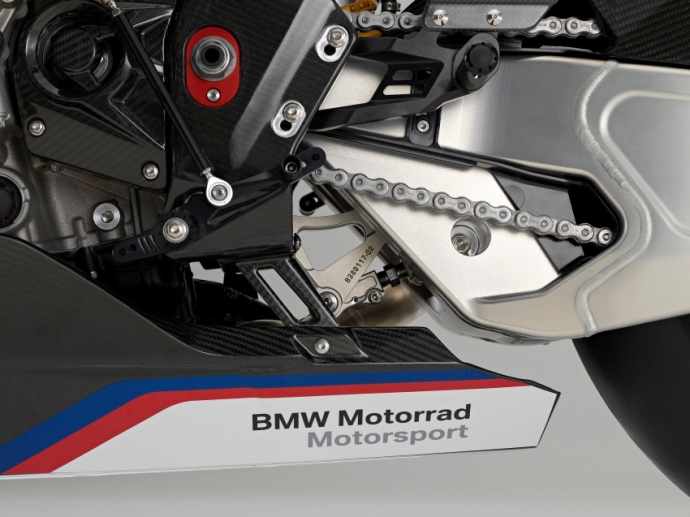 2017-BMW-Motorrad-HP4-Race 10