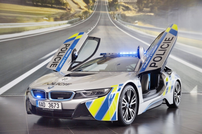 BMW-i8-Police-Car-10