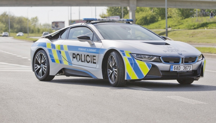 BMW-i8-Police-Car-11