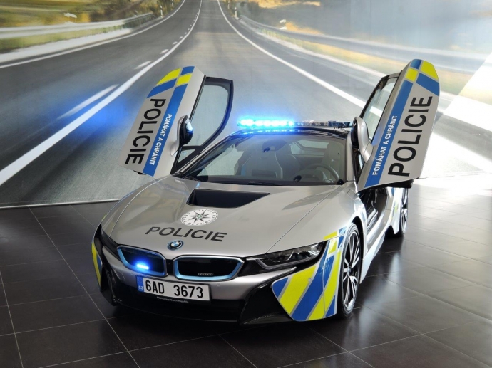 BMW-i8-Police-Car-5