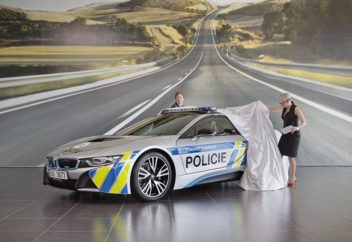 BMW-i8-Police-Car-7