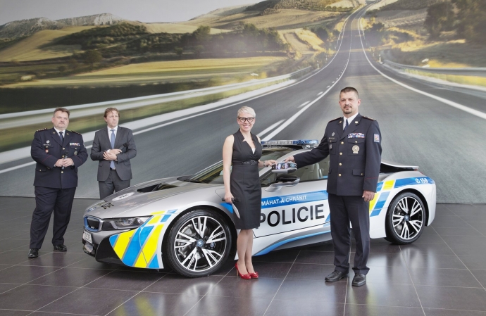 BMW-i8-Police-Car-9