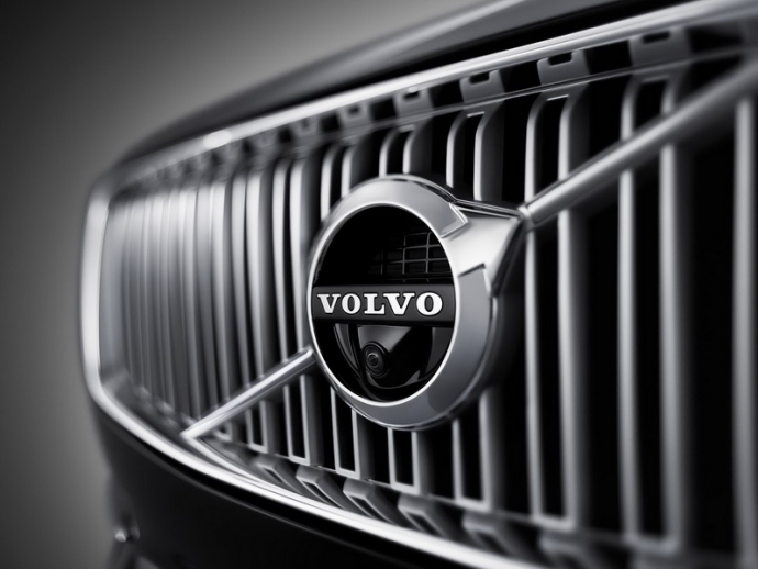 Volvo-XC90-05_resize