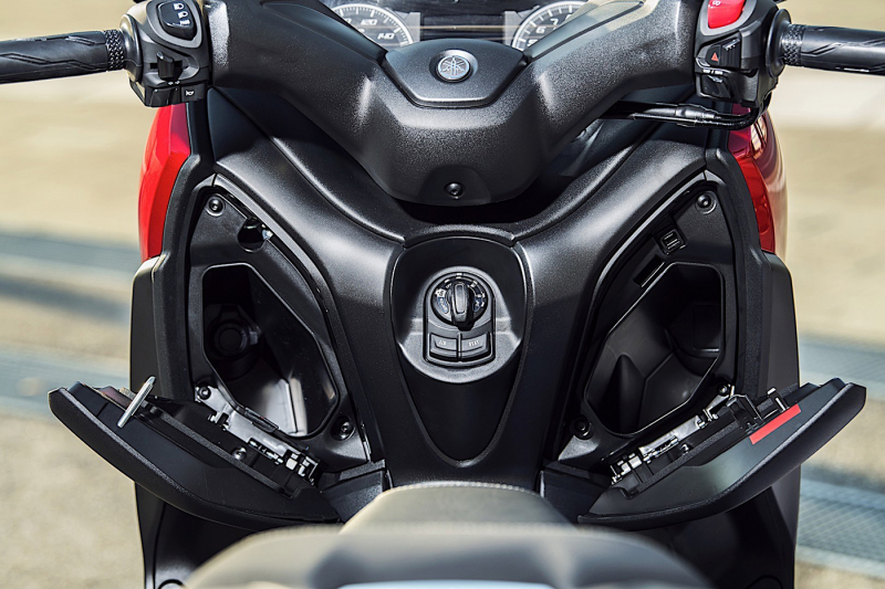 yamaha-x-max-125-2018-11