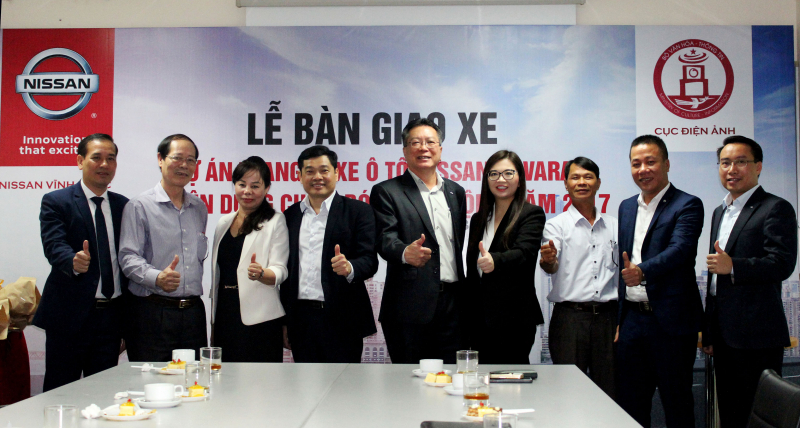 Nissan Việt Nam bàn giao xe 12 Navara cho Cục Điện ảnh