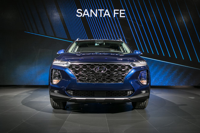 2019HyundaiSantaFefront