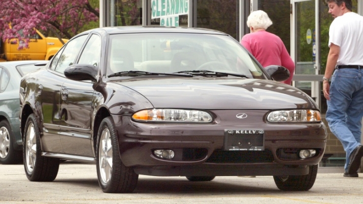 zac-efron-oldsmobile-alero