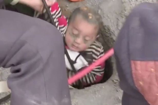 Toddler-rescued-from-90metre-deep-well-in-China