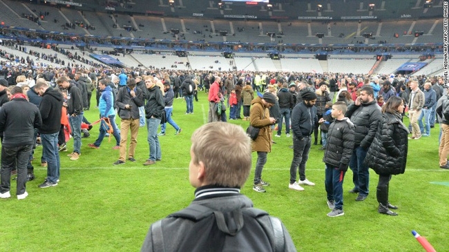 160323105439-stade-de-france-post-attack-spectator