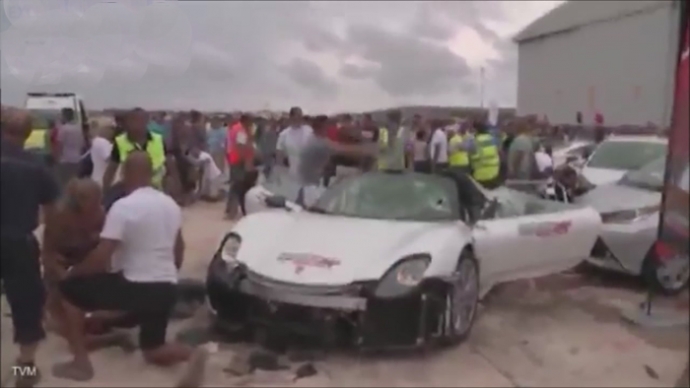 Clip siêu xe Porsche triệu đô gây tai nạn khiến 28